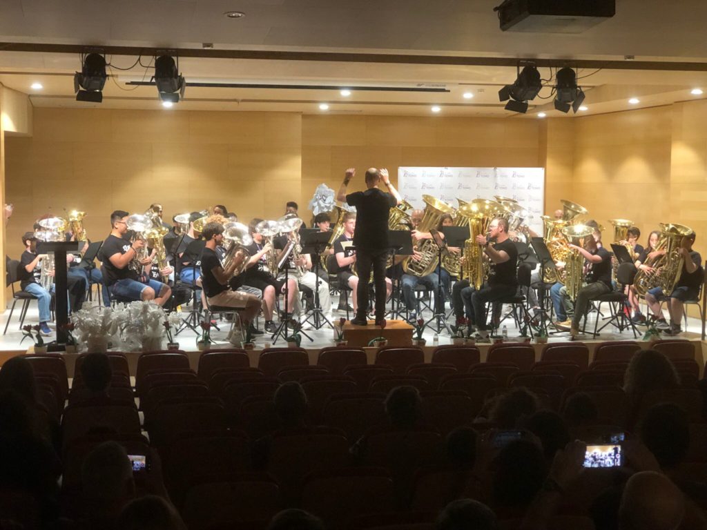 Prop de 100 músics participen en el II Festival de Tubes i Bombardins, ‘A un Tono’