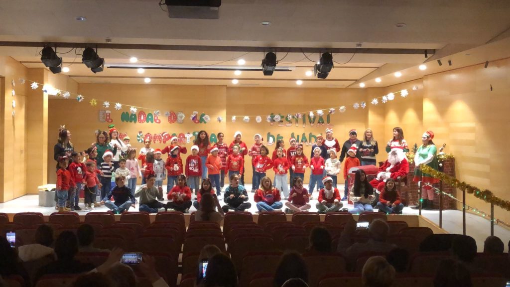 La luz de la Navidad llega a Santa Magdalena con el Festival del CEIP Alberto Selma