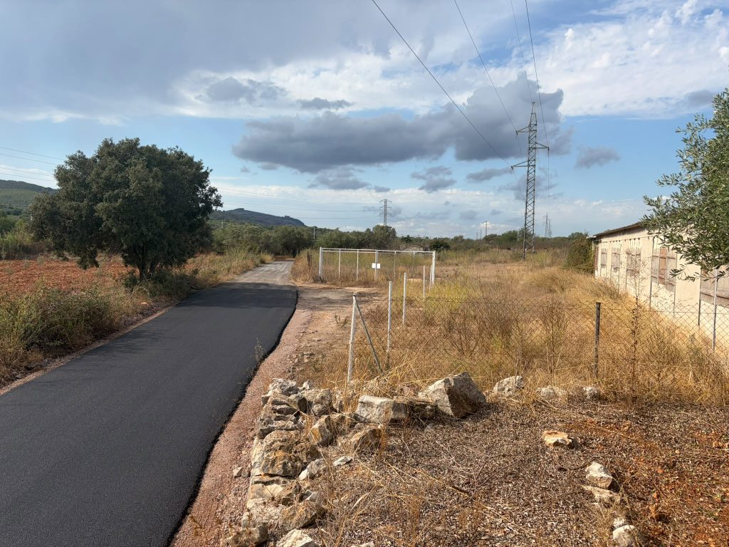Santa Magdalena mejora el firme del camino Camp Roig